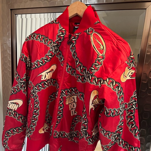 Brand New: Nike Sportswear Icon Clash Bomber Jacket - Picture 2 of 3